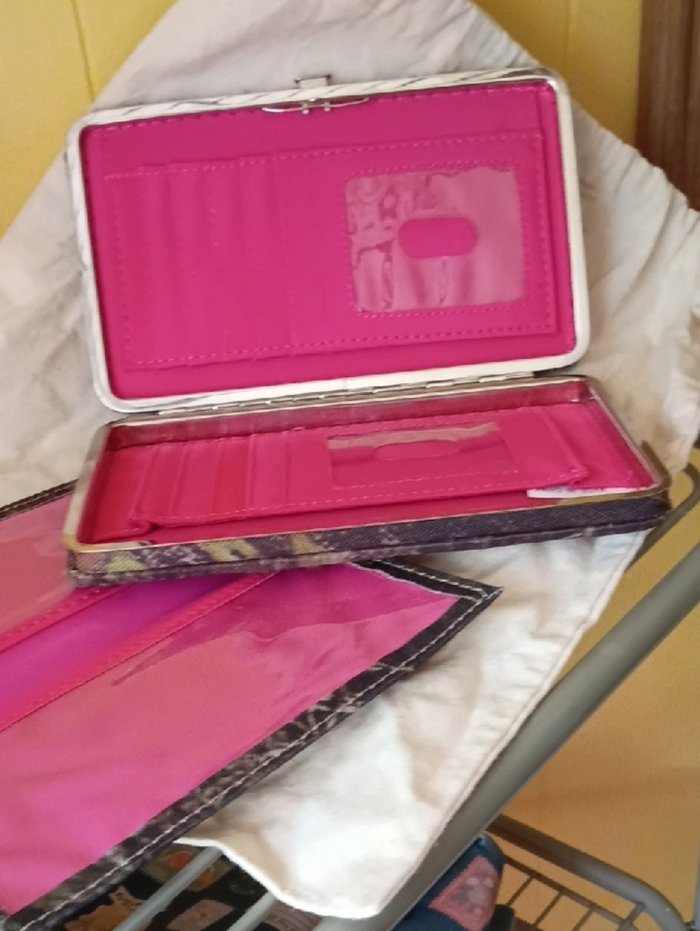Source Unknown Brown & Green Camouflage Wallet with Pink Monogram R - Picture 4 of 5